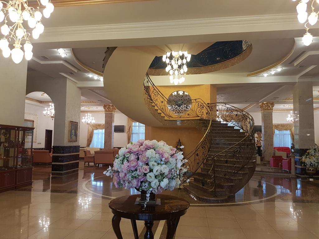 亚美尼亚皇宫酒店 耶烈万 外观 照片